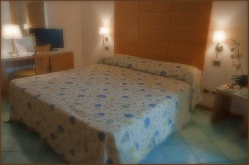 City Hotel Касория Экстерьер фото