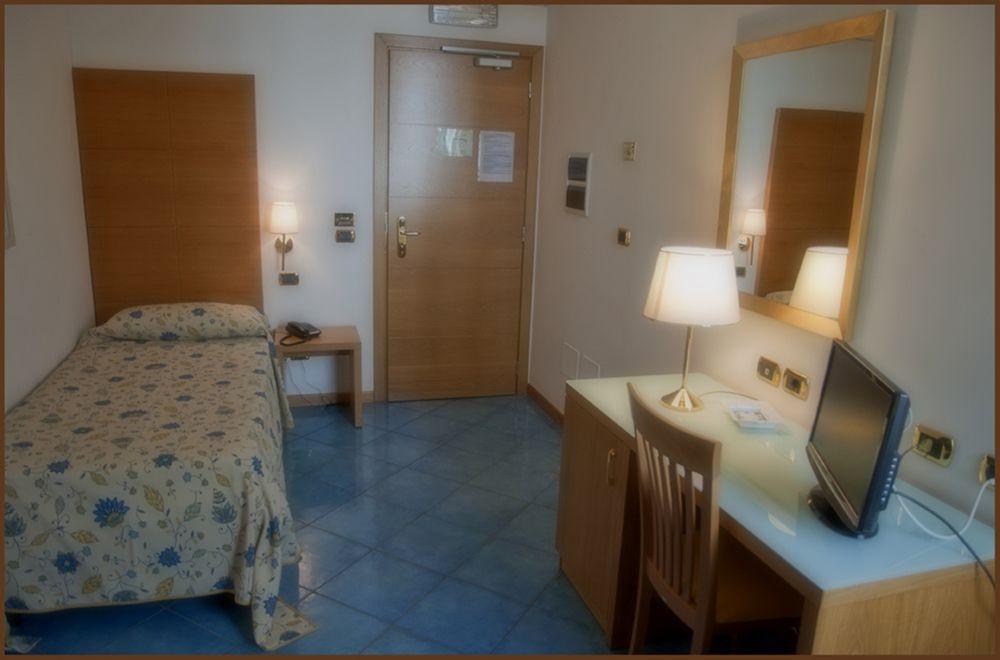 City Hotel Касория Экстерьер фото