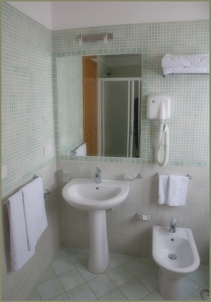 City Hotel Касория Экстерьер фото