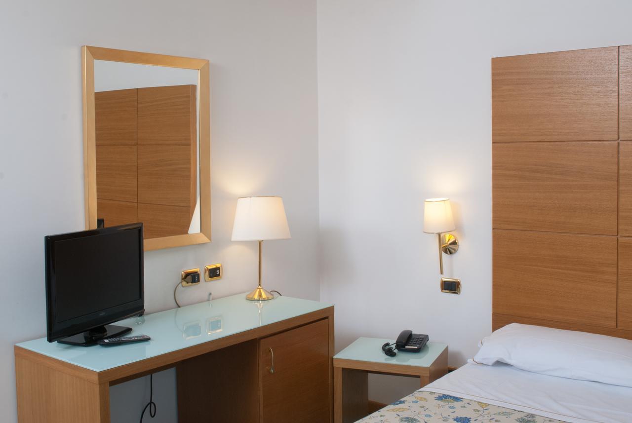 City Hotel Касория Экстерьер фото