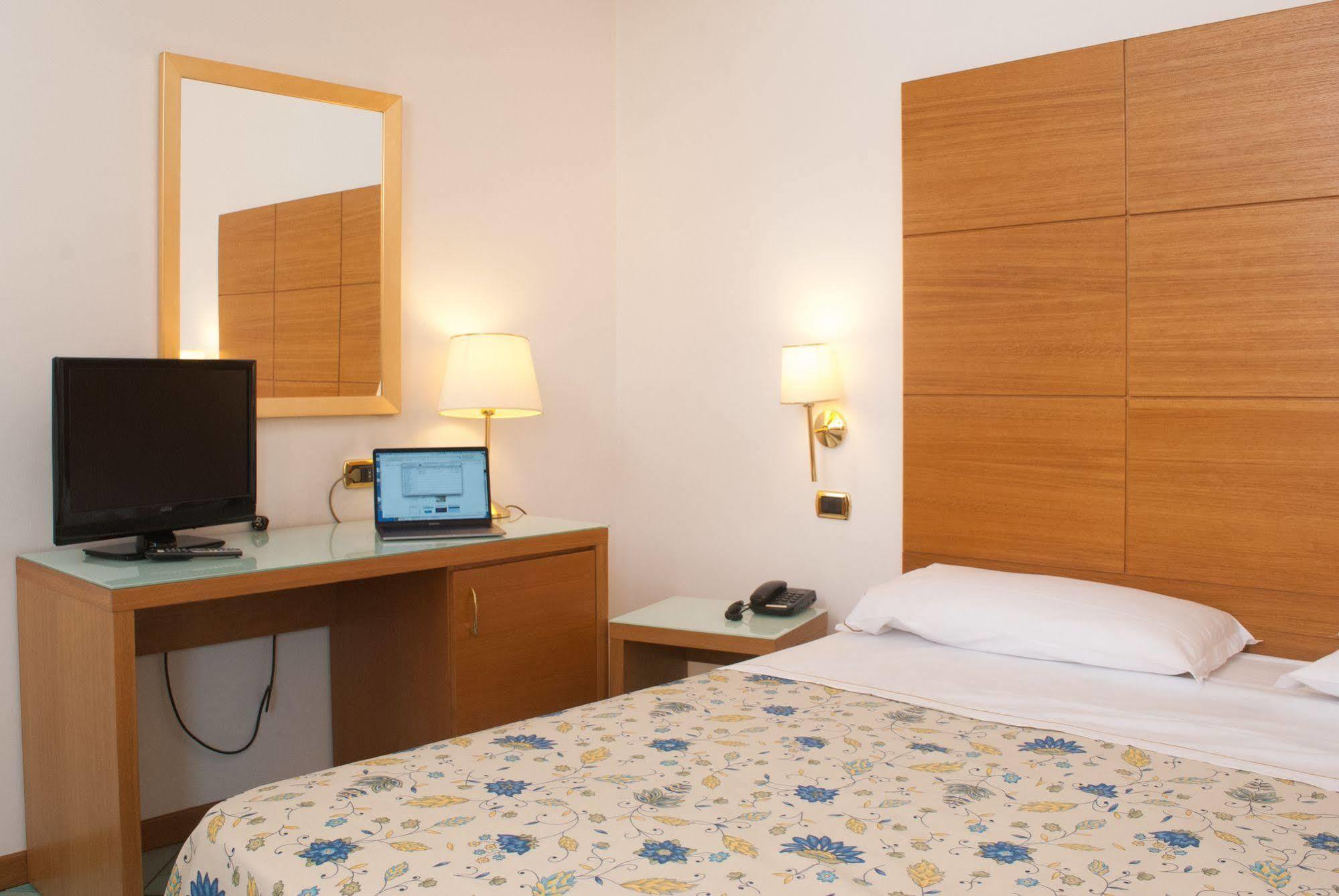 City Hotel Касория Экстерьер фото