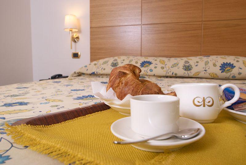 City Hotel Касория Экстерьер фото